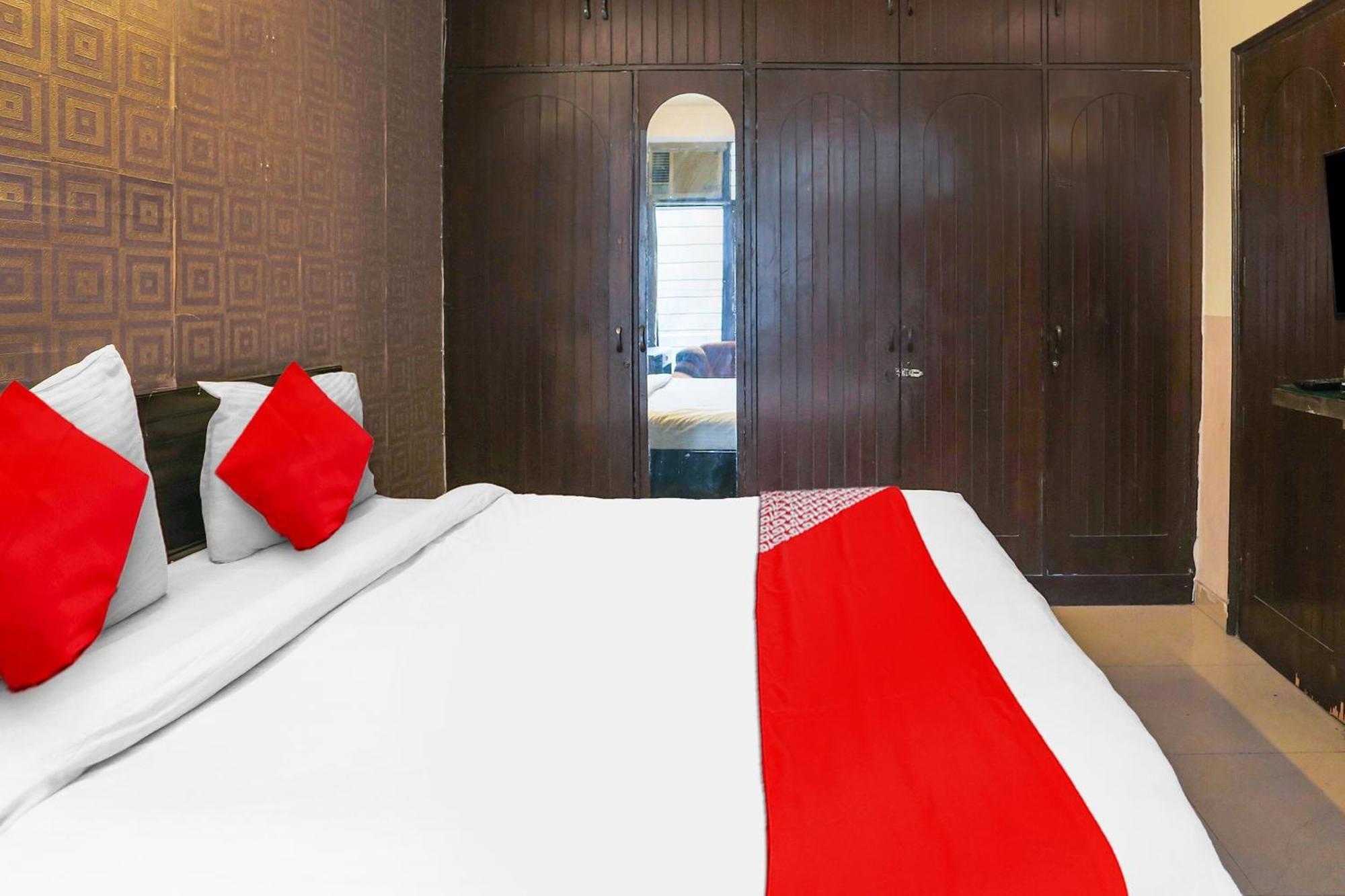 Hotel O Royal Galaxy Nuova Delhi Esterno foto