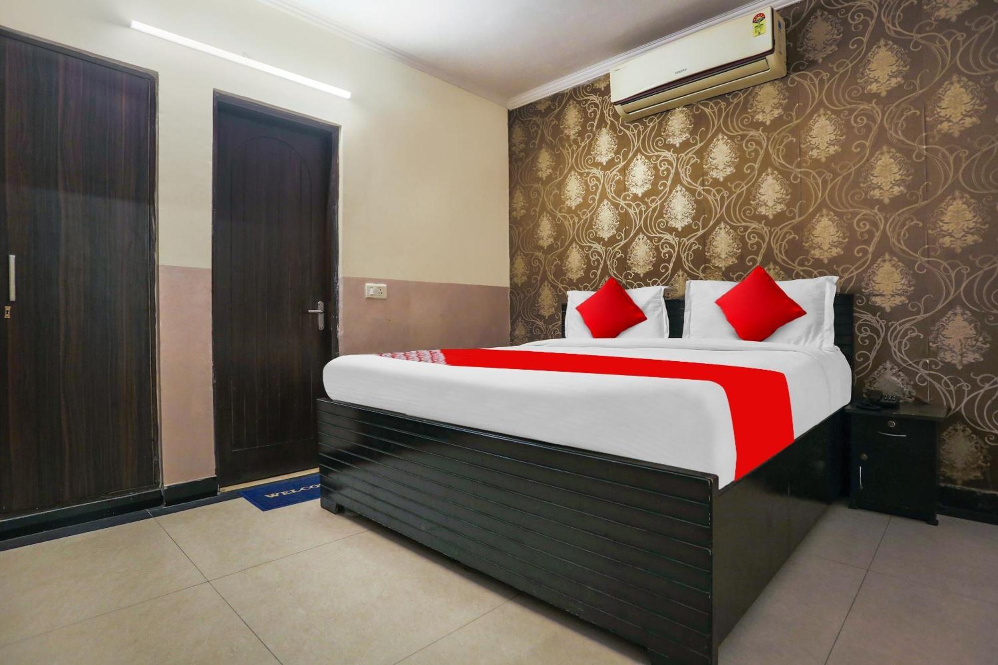Hotel O Royal Galaxy Nuova Delhi Esterno foto
